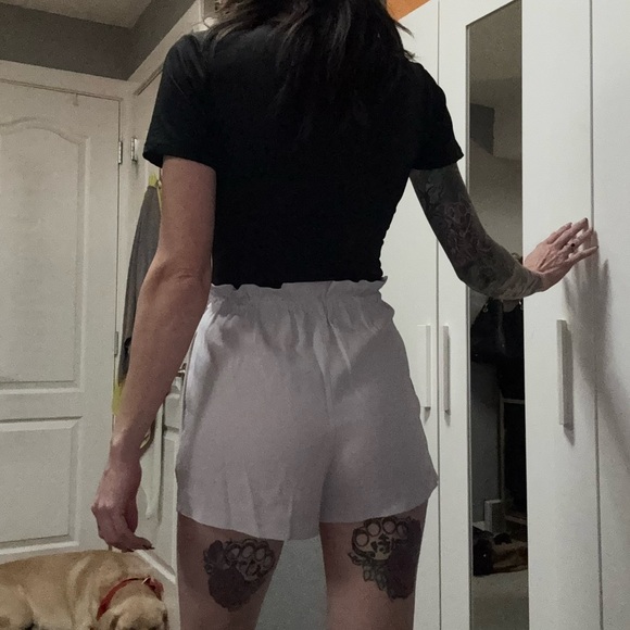 Babaton Shorts - Picture 2 of 2